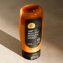 Load image into Gallery viewer, The True Honey Co. 400 MGO Squeezy Manuka Honey 500g
